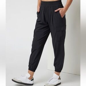 VUORI Villa Cargo Jogger in Black - Like New, Women’s Medium